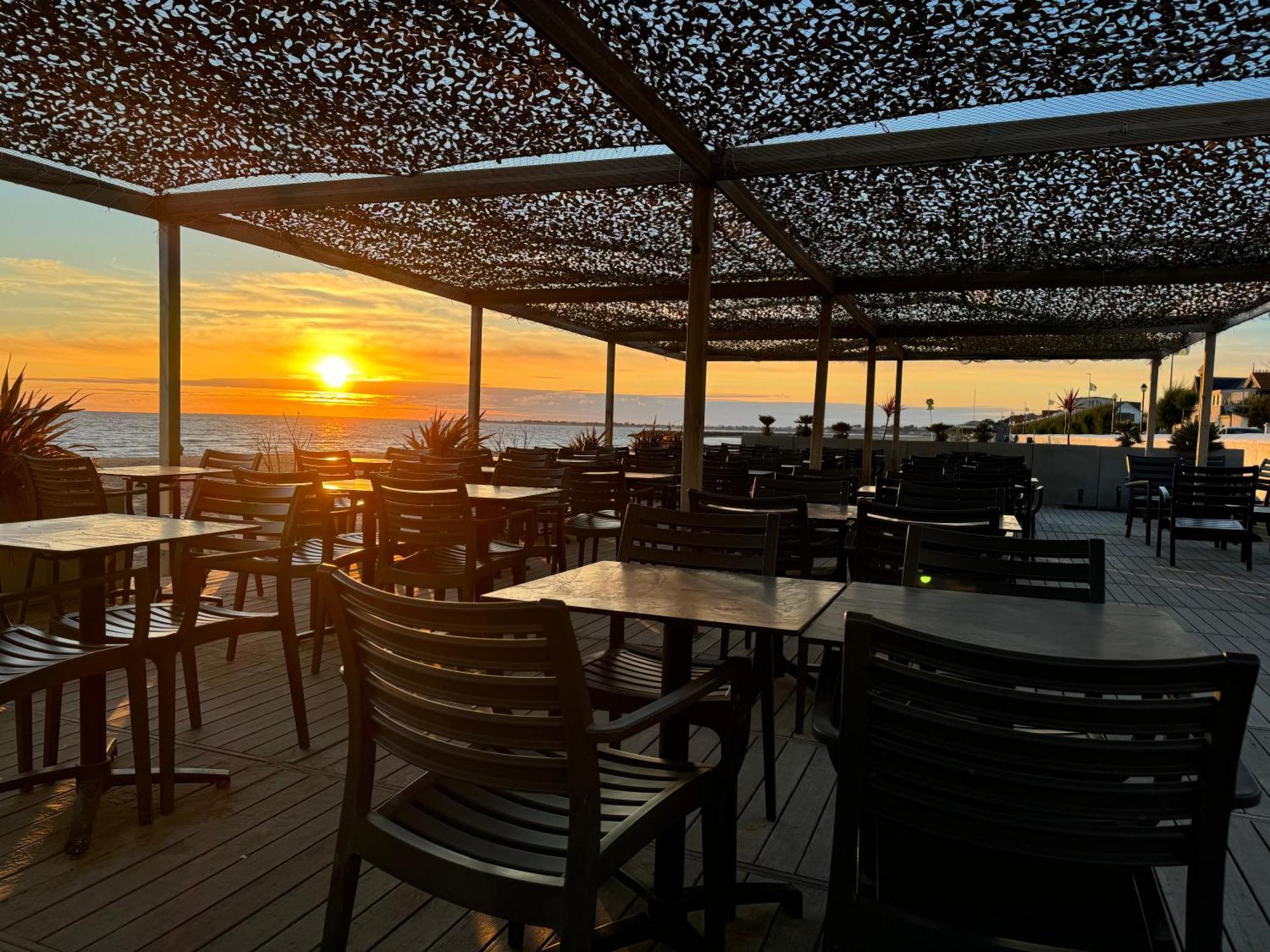 Acadie Saint Victor - Hotel Restaurant - Face Mer - Chatelaillon Plage Exteriér fotografie